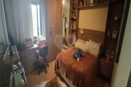 Sobrado à Venda na Aclimação - 150 m² - 2 Salas, 3 Dorms, 2 Vagas.