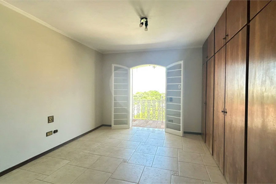 Venda Casa com 4 Dormitórios no Parque Santa Cecília