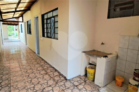 Casa ampla em bairro tranquilo – excelente oportunidade para morar ou investir!