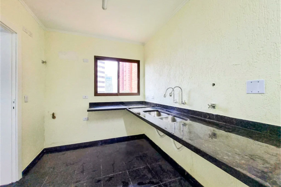 Apartamento para venda no Morumbi, de 260m² com 4 suítes 5 banheiros e 4 vagas de garagem