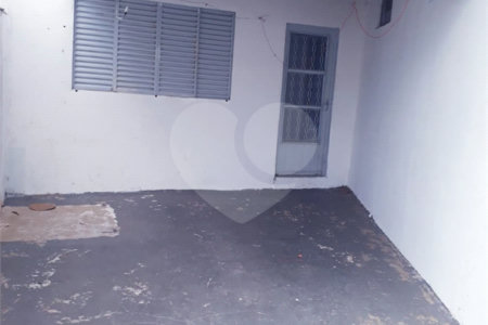 Casa térrea + Sala Comercial na Vila Prado.