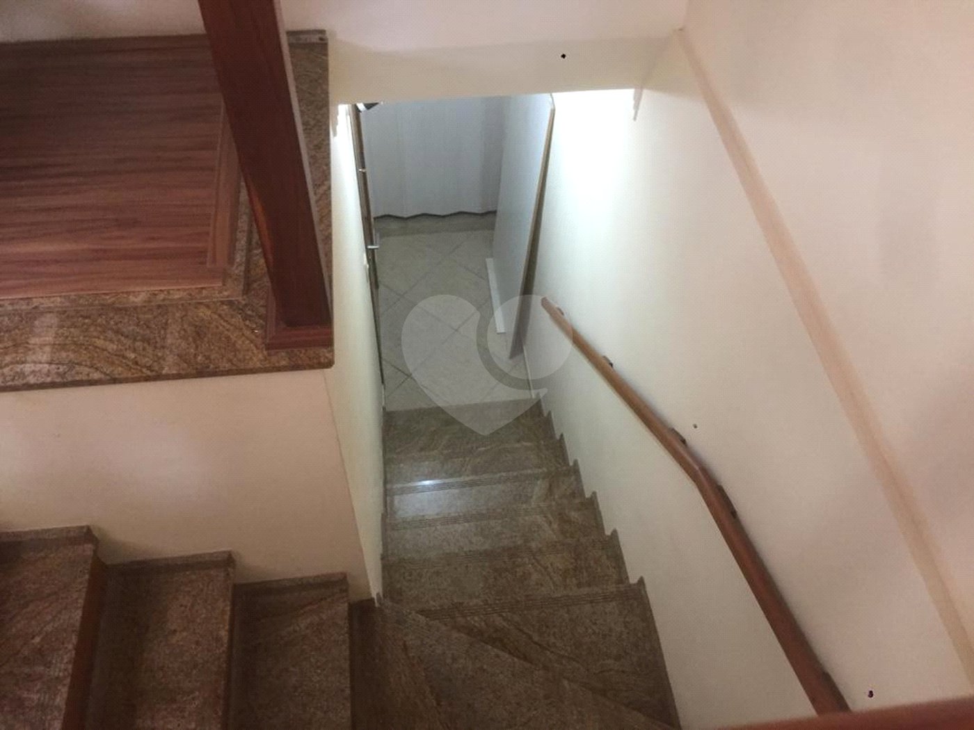 Casa à venda com 3 quartos, sendo 1 suíte, no condomínio Morada do Horto, São Paulo - SP