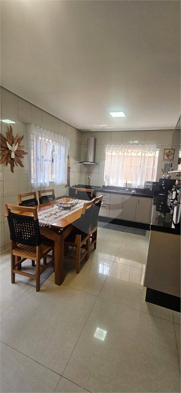 Casa à venda com 3 quartos, sendo 1 suíte,  no condomínio Comdomínio Real Park Tietê, Mogi das Cruzes - SP