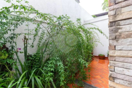 Sobrado à venda com 4 quartos, sendo 2 suítes, em Jardim das Bandeiras, São Paulo, SP