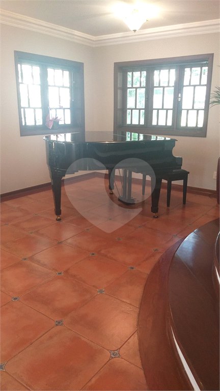 Casa à venda com 5 quartos, sendo 2 suítes, no condomínio Vinhas da Vista Alegre - Lado Sede, Vinhedo - SP
