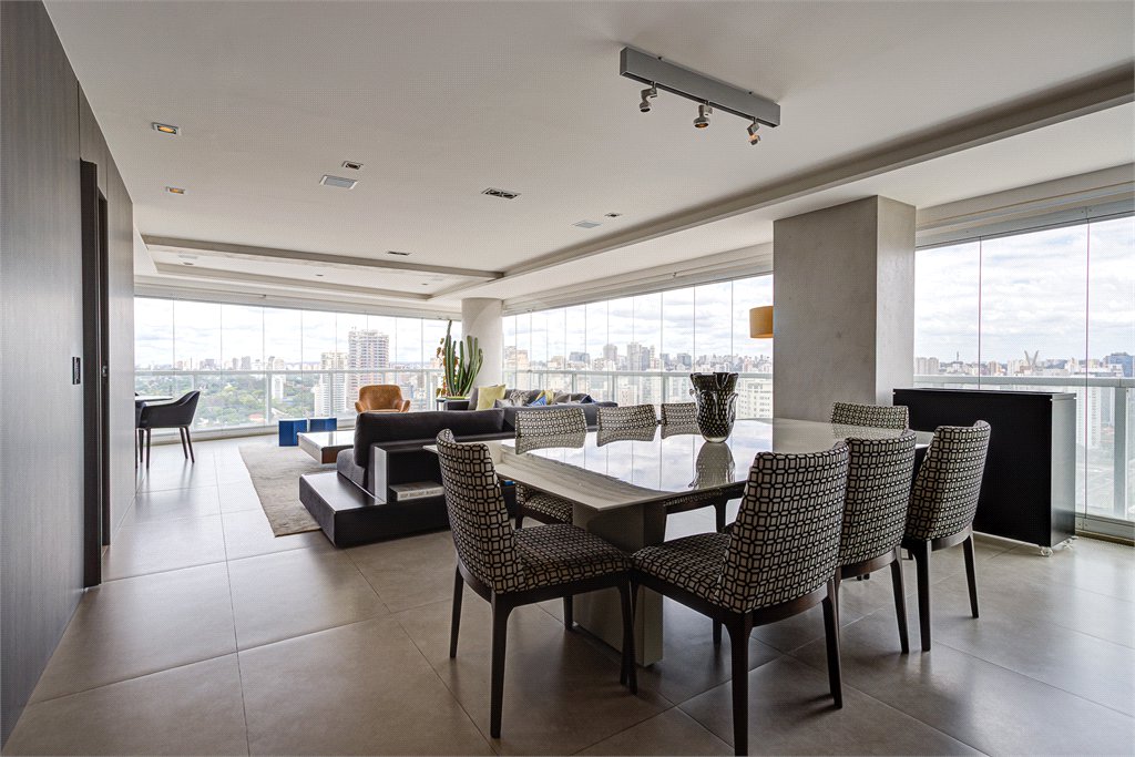 Apartamento à venda com 3 suítes em Campo Belo, São Paulo, SP