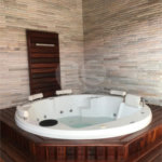 Casa à venda ou para alugar com 4 quartos, sendo 1 suíte, no condomínio Village Jardim Versailles, Jundiaí - SP
