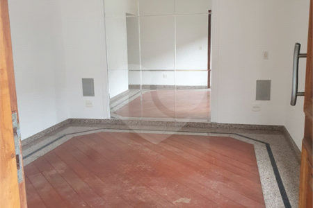 Casa à venda com 2 quartos, sendo 1 suíte,  no condomínio Flamboyant, São Paulo - SP