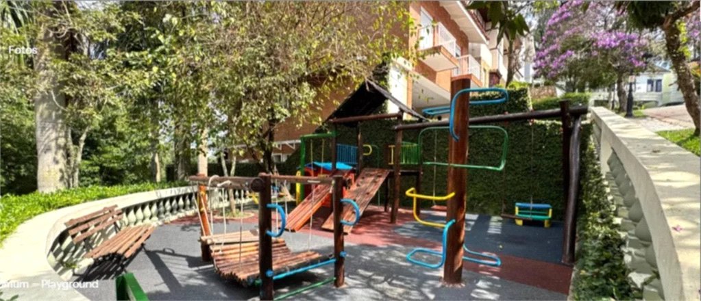 Casa à venda com 4 quartos, sendo 3 suítes, no condomínio Vila das Flores, São Paulo - SP