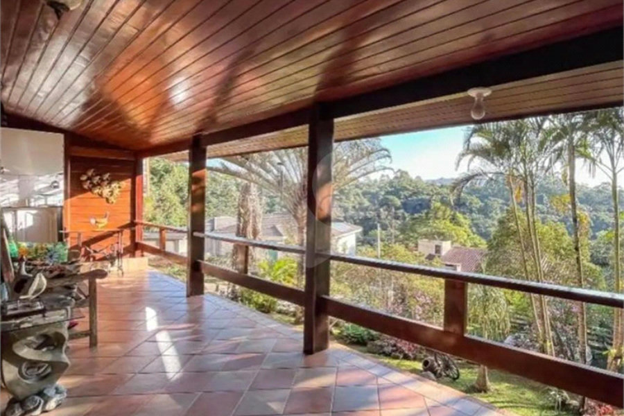 Casa à venda com 3 quartos, sendo 1 suíte, no condomínio Associação Reserva das Hortênsias, Mairiporã - SP