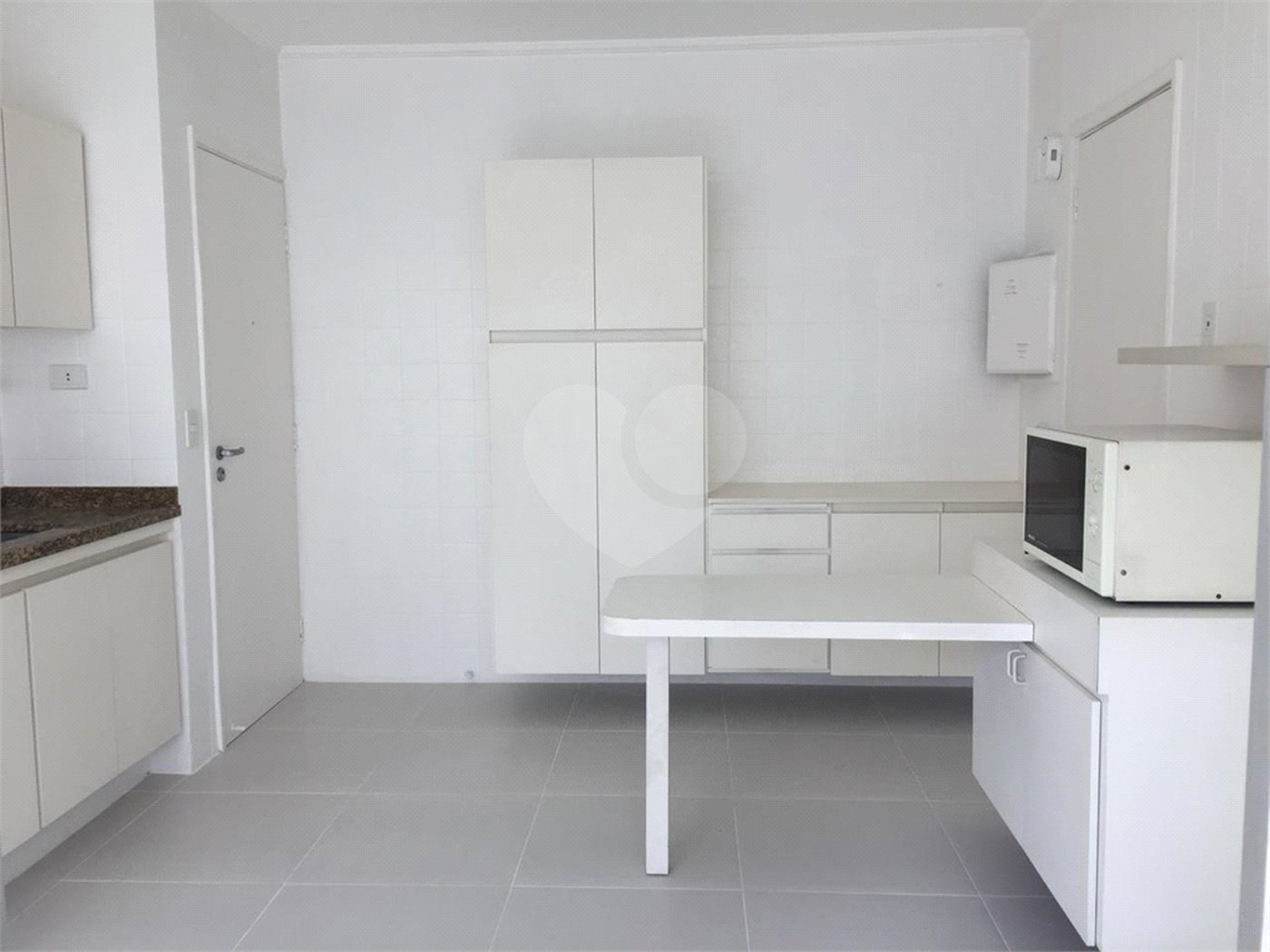 Apartamento à venda com 3 quartos, sendo 1 suíte, em Itaim Bibi, São Paulo, SP
