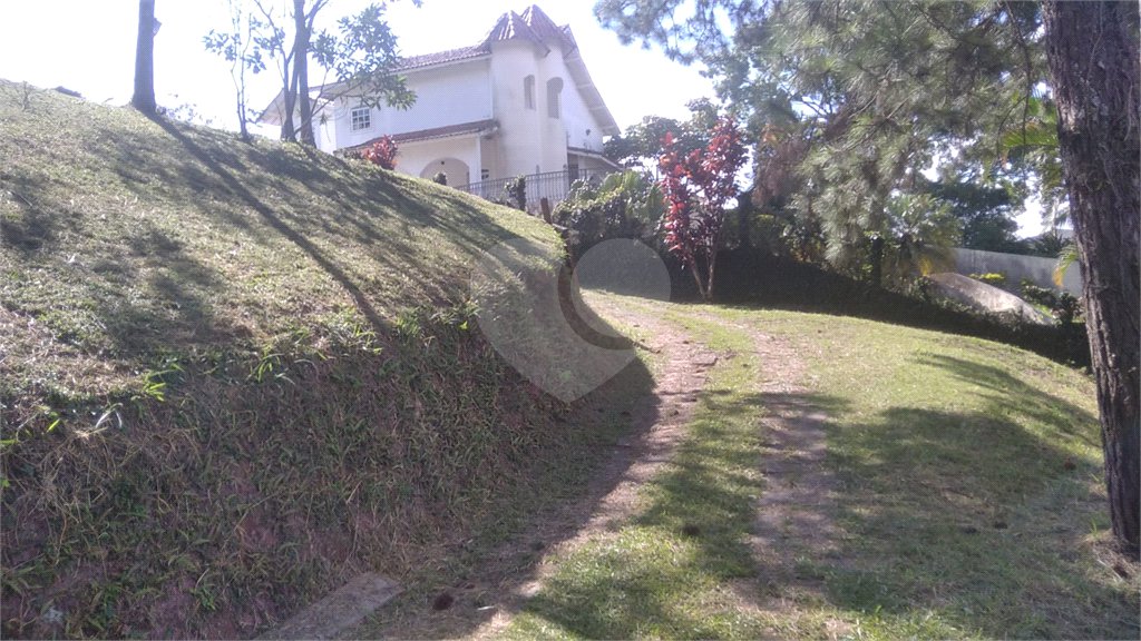Casa à venda com 5 quartos, sendo 3 suítes, no condomínio Alpes da Cantareira, Mairiporã - SP