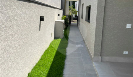 Casa à venda com 4 suítes no condomínio Figueira Garden, Atibaia - SP