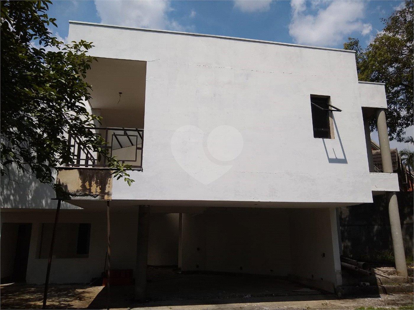 Sobrado à venda com 4 quartos, sendo 3 suítes,  em Morumbi, São Paulo, SP