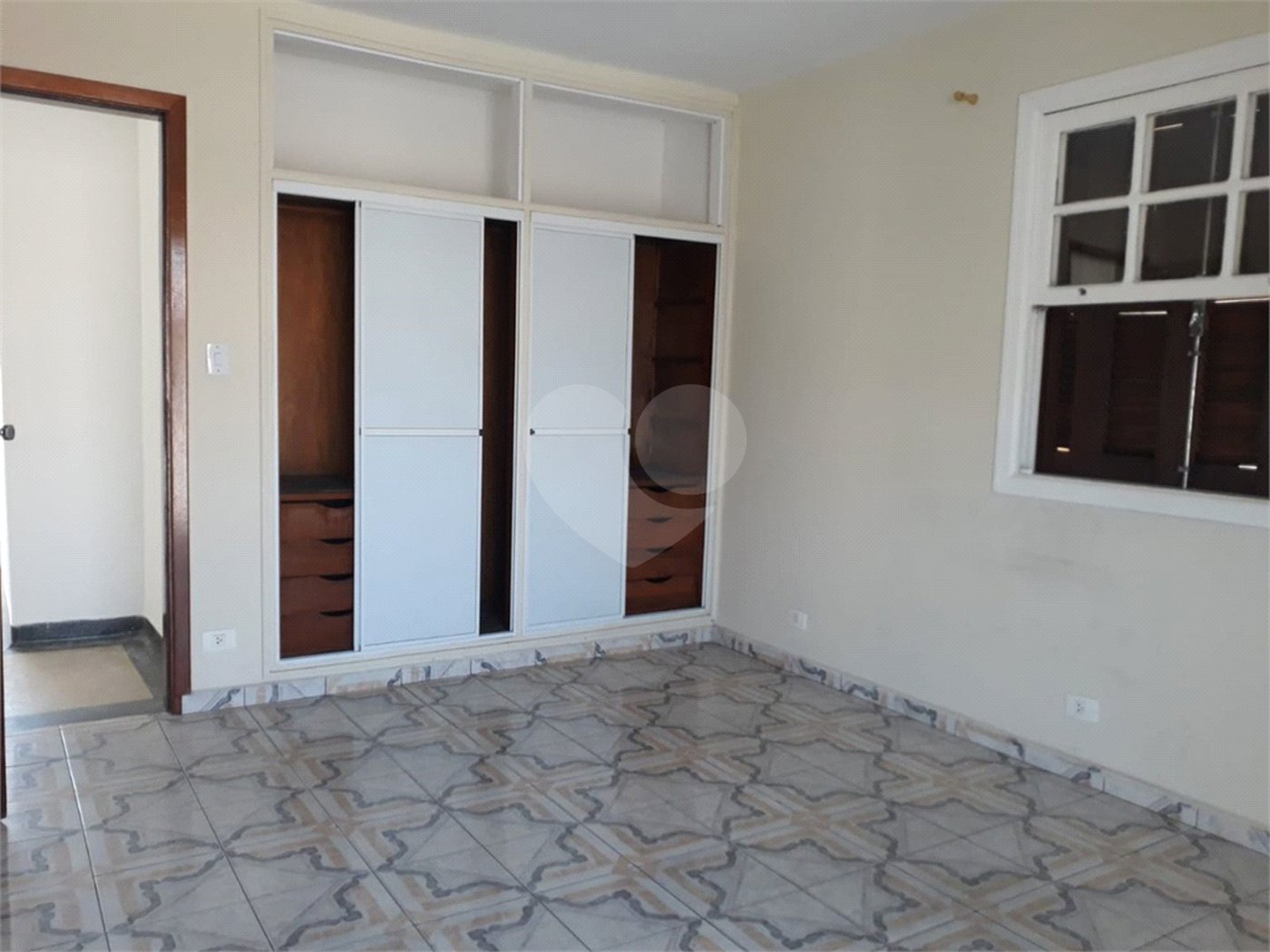 Sobrado para alugar com 4 quartos no Centro, São Roque, SP