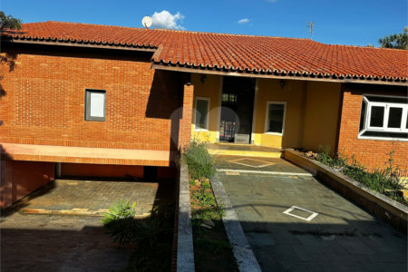 Casa à venda com 4 suítes em Vila Petrópolis, Atibaia, SP