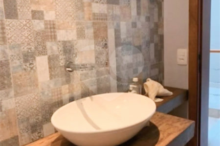 Casa à venda com 5 quartos, sendo 4 suítes, em Transurb, Itapevi, SP