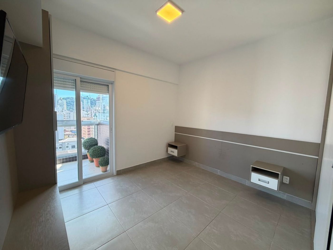 Apartamento com 2 dormitórios à venda, 72 m² por R$ 1.350.000,00 - Gonzaga - Santos/SP