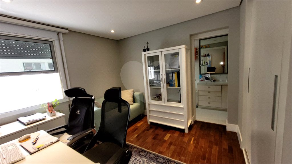 Apartamento à venda com 3 quartos, sendo 1 suíte, em Alto da Boa Vista, São Paulo, SP