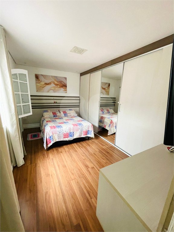 Casa à venda com 4 quartos, sendo 1 suíte,  em Jardim Stella, Santo André, SP