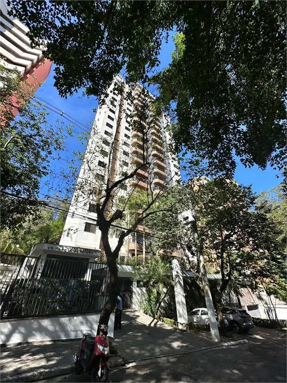 Apartamento à venda com 3 quartos, sendo 1 suíte, em Vila Andrade, São Paulo, SP