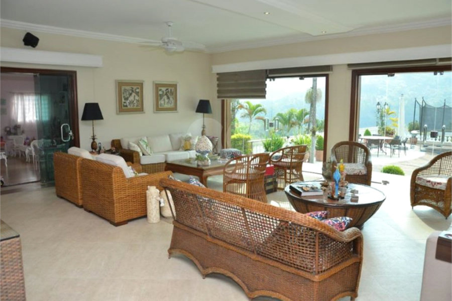 Casa à venda com 8 quartos, sendo 5 suítes, em Serra da Cantareira, Mairiporã, SP