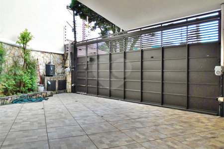 Casa à venda com 3 quartos, sendo 1 suíte, no condomínio Praça Doutor José Augusto César,8, São Paulo - SP