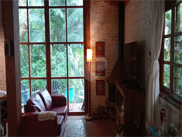 Casa Térrea à venda com 3 quartos, sendo 1 suíte,  em Serra da Cantareira, Mairiporã, SP