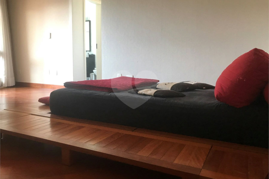 Casa à venda com 4 quartos, sendo 3 suítes, no condomínio Alpes da Cantareira, Mairiporã - SP