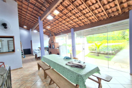 Chácara à venda com 4 quartos, sendo 2 suítes,  no Centro, Araçoiaba da Serra, SP