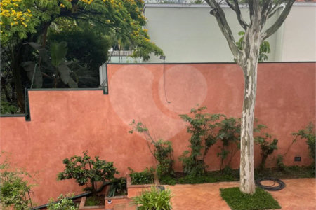 Casa à venda ou para alugar com 4 quartos, sendo 3 suítes, em Jardim Leonor, São Paulo, SP