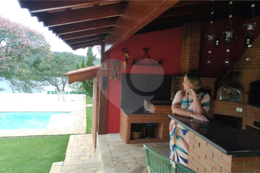 Chácara à venda com 5 quartos, sendo 2 suítes, no Centro, Piracaia, SP