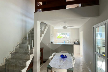 Casa à venda com 2 suítes no condomínio Recanto da Lagoinha, Ubatuba - SP
