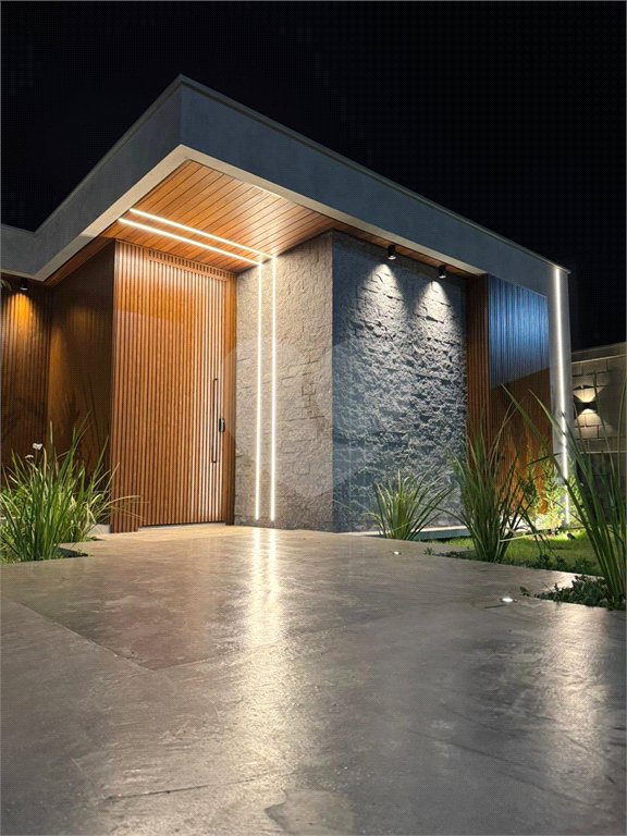 Casa à venda com 4 suítes no condomínio Florais da Mata, Várzea Grande - MT