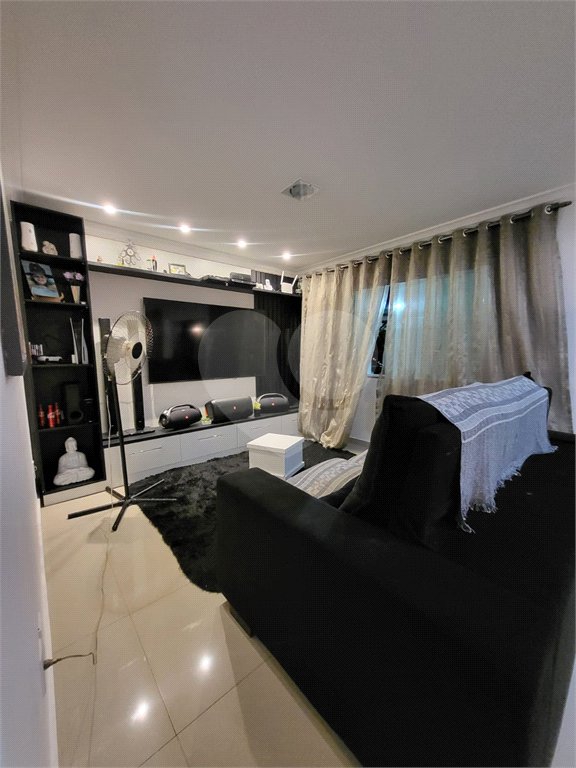 Casa à venda com 4 quartos, sendo 3 suítes, no condomínio Residencial Nelson Pinto, Rio de Janeiro - RJ