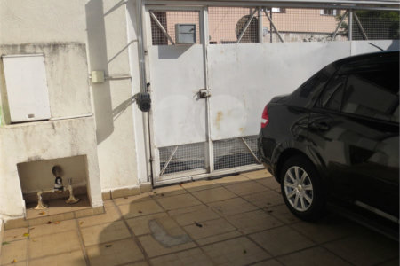 Sobrado na Saúde c/3 quartos, sendo 1 suíte, 3 vagas paralelas -metrô Saúde