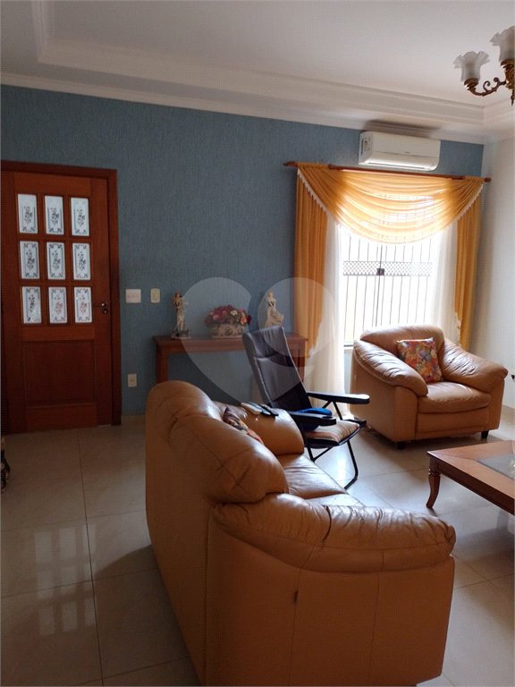 Casa Térrea à venda com 3 quartos, sendo 2 suítes, em Vila Maria Helena, Indaiatuba, SP