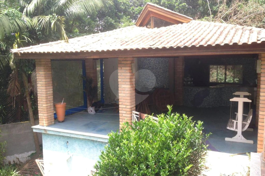 Sobrado à venda com 4 quartos, sendo 2 suítes, em Serra da Cantareira, Mairiporã, SP