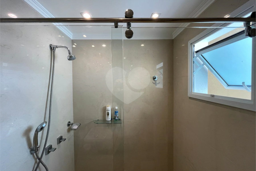 Casa à venda com 4 quartos, sendo 2 suítes, no condomínio Floradas da Serra, São Paulo - SP