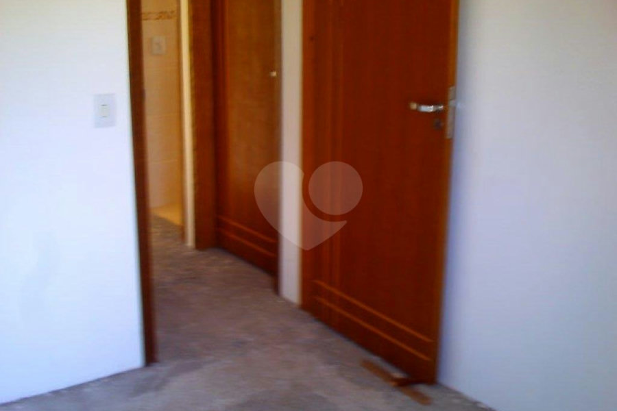 Sobrado à venda com 3 quartos, sendo 1 suíte, em Vila Irmãos Arnoni, São Paulo, SP