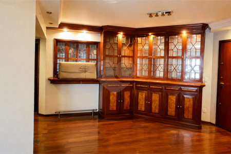 Apartamento à venda com 4 quartos, sendo 1 suíte, em Moema, São Paulo, SP
