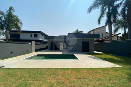 Casa à venda com 3 suítes no condomínio Shambala II, Atibaia - SP