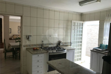 Casa à venda com 4 quartos, sendo 2 suítes,  em Jardim Armênia, Mogi das Cruzes, SP
