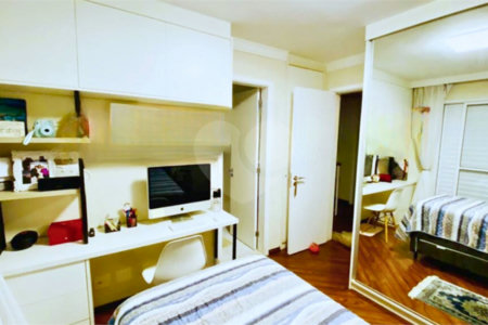 Casa à venda com 4 quartos, sendo 2 suítes, no condomínio Sunríse, São Paulo - SP