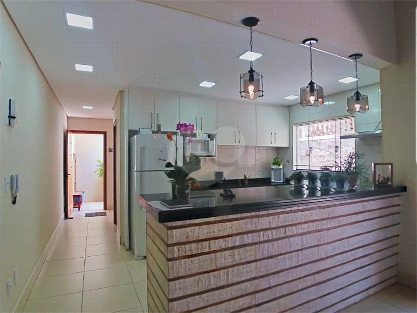 Casa à venda com 3 quartos, sendo 1 suíte, no condomínio Estância Marambaia, Vinhedo - SP