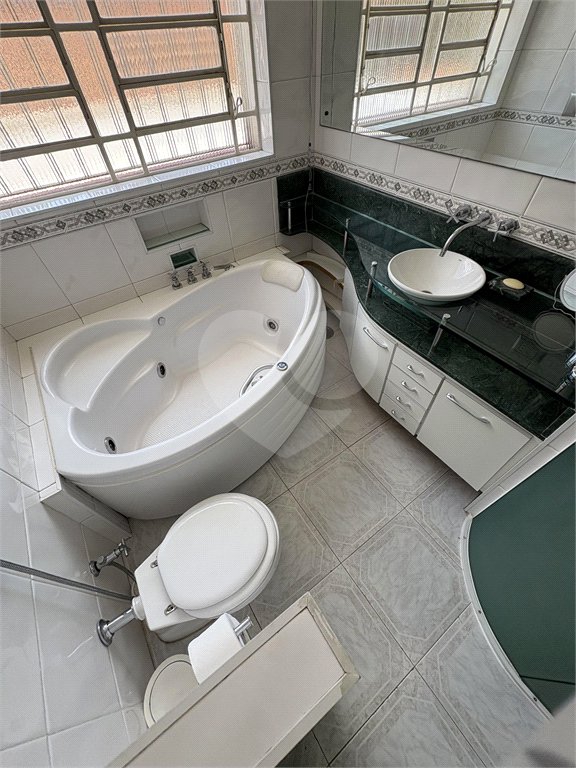 Sobrado à venda com 6 quartos, sendo 1 suíte, em Vila Nova Conceição, São Paulo, SP
