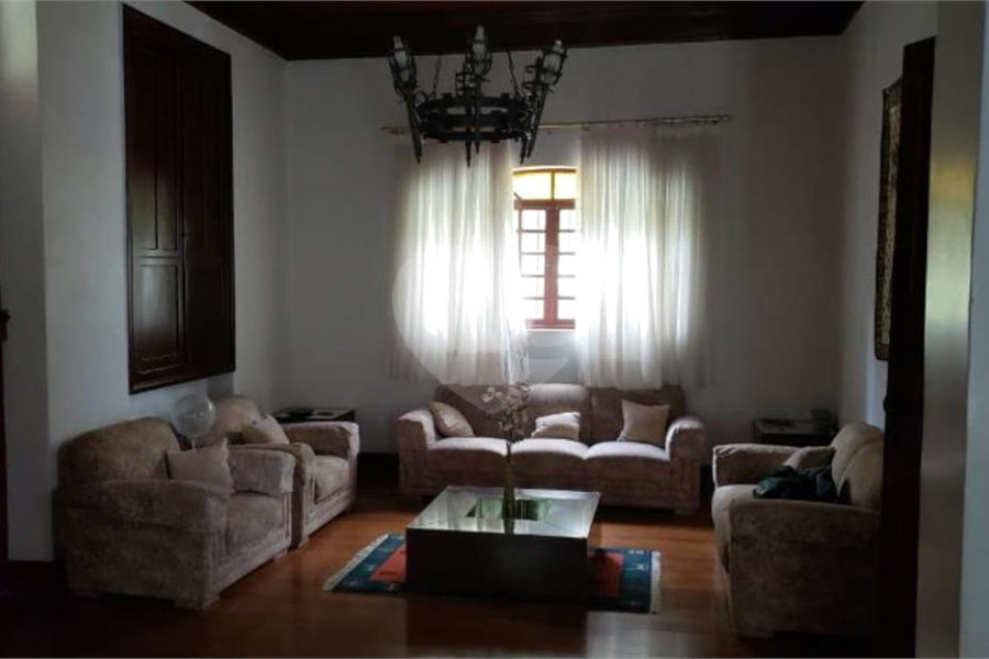 Casa à venda com 4 quartos, sendo 2 suítes, em Horto, São Paulo, SP