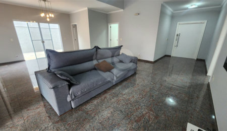 Casa à venda com 4 quartos, sendo 2 suítes,  no condomínio Marambaia, Vinhedo - SP