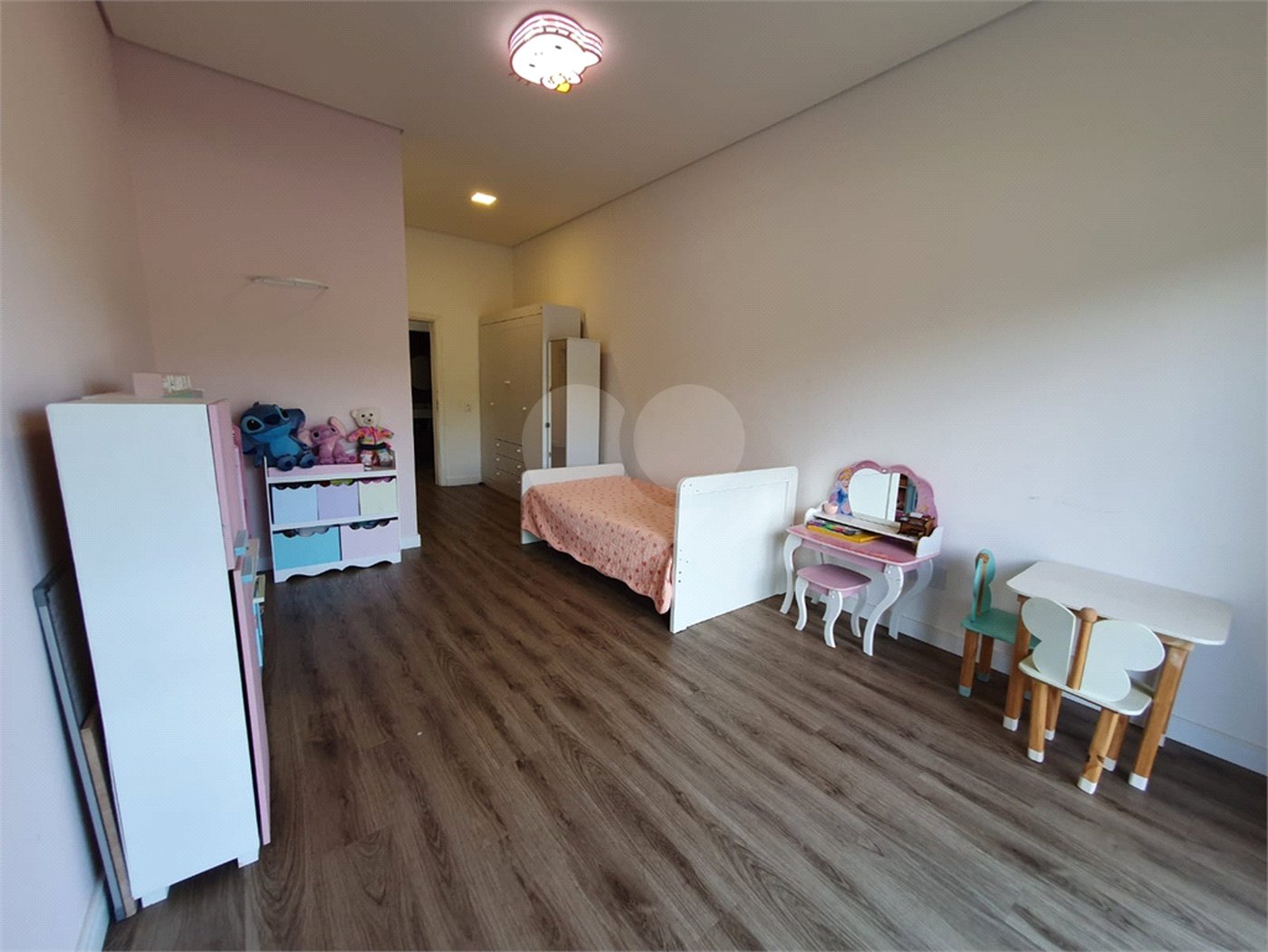 Casa à venda com 6 quartos, sendo 5 suítes, no condomínio Jardim Primavera, Louveira - SP