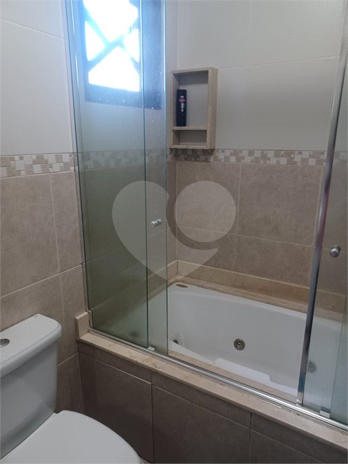 Casa à venda ou para alugar com 3 quartos, sendo 1 suíte, no condomínio Parque Suiça, Caieiras - SP